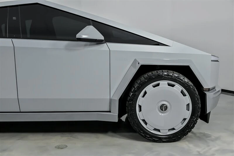 2024 Tesla Cybertruck - Image 14 of 21