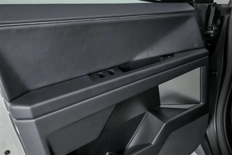 2024 Tesla Cybertruck - Image 17 of 21