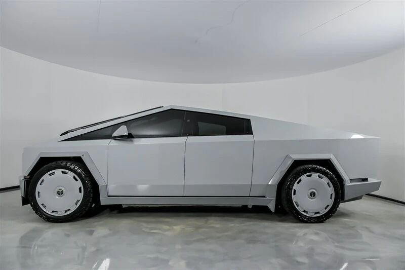 2024 Tesla Cybertruck - Image 7 of 21