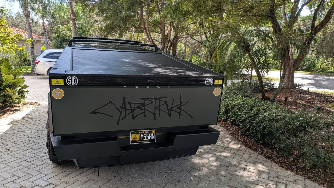 2024 Tesla Cybertruck - Image 7 of 8