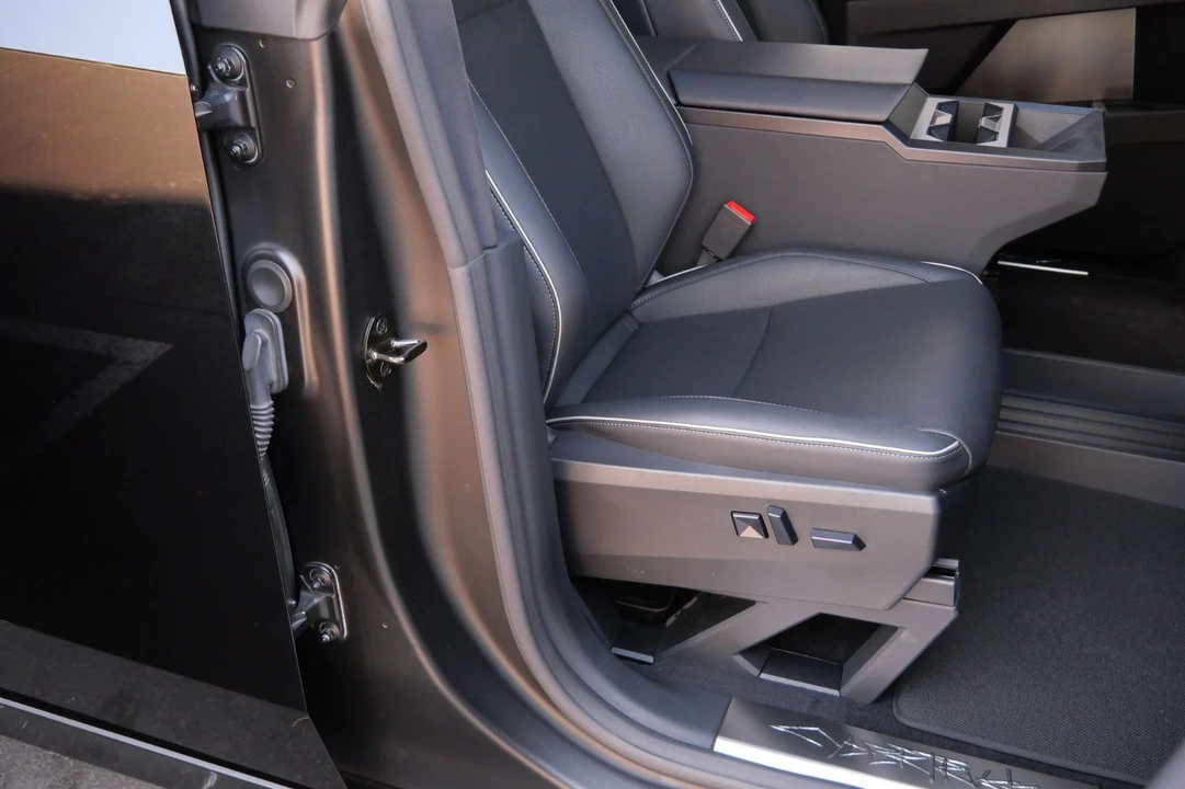 2024 Tesla Cybertruck - Image 16 of 17
