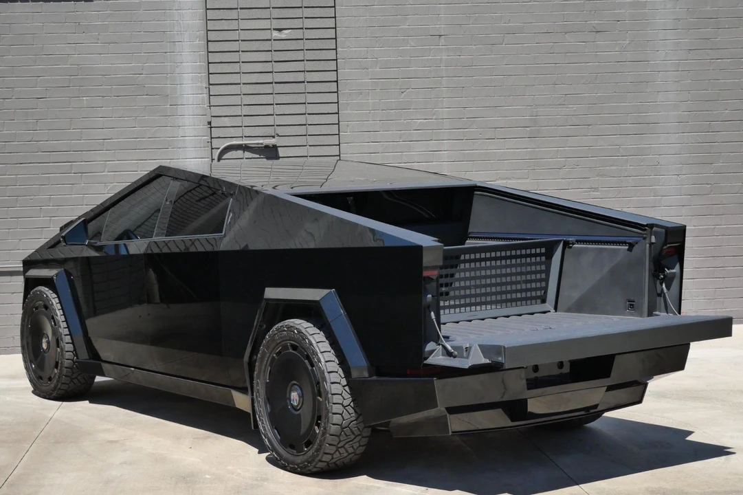 2024 Tesla Cybertruck - Image 13 of 17