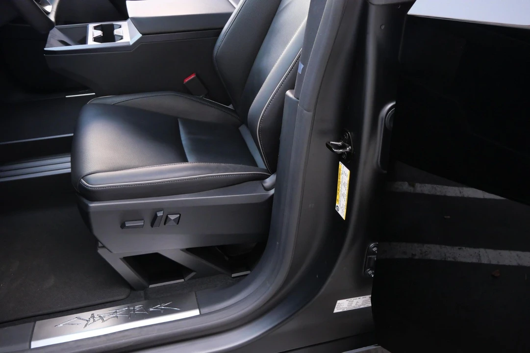 2024 Tesla Cybertruck - Image 12 of 17