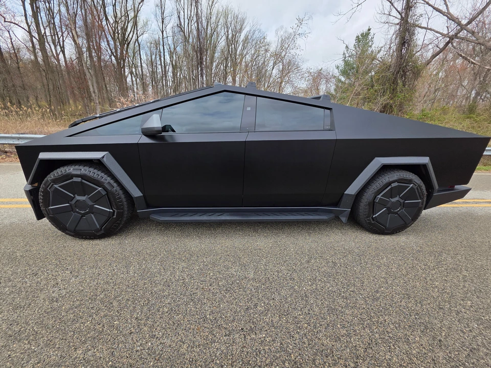 2024 Tesla Cybertruck - Image 16 of 31