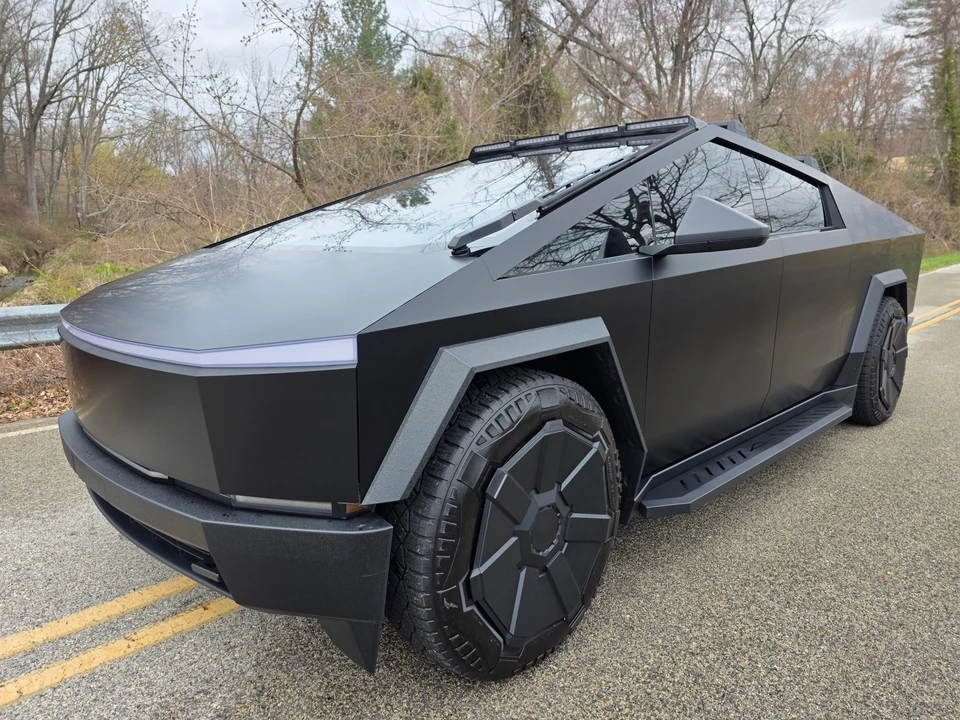 2024 Tesla Cybertruck - Image 12 of 31