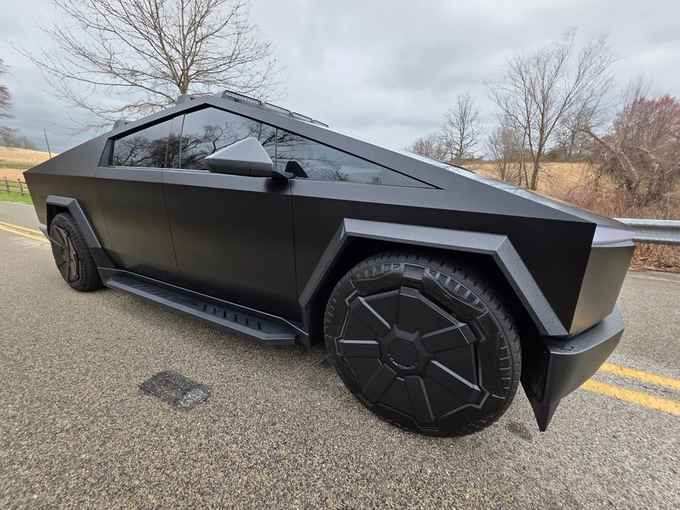2024 Tesla Cybertruck - Image 25 of 31