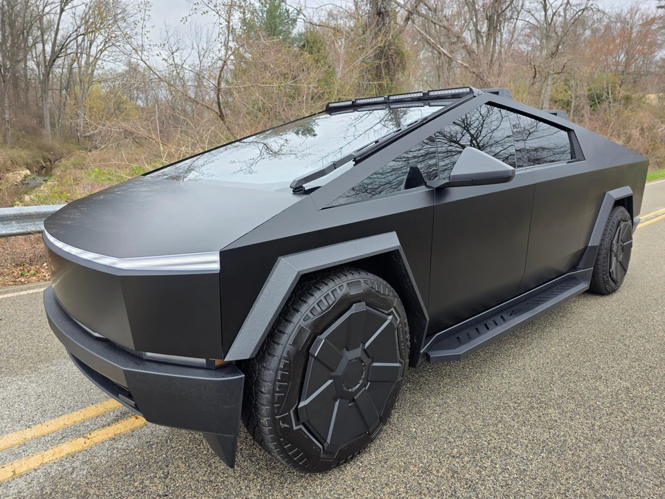 2024 Tesla Cybertruck - Image 13 of 31