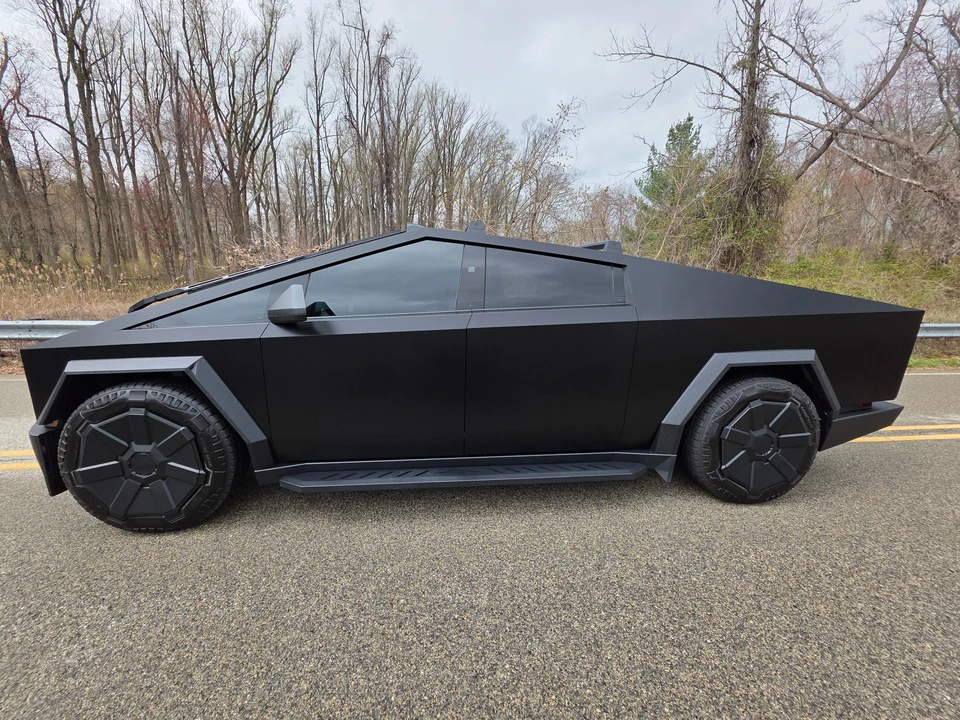 2024 Tesla Cybertruck - Image 15 of 31