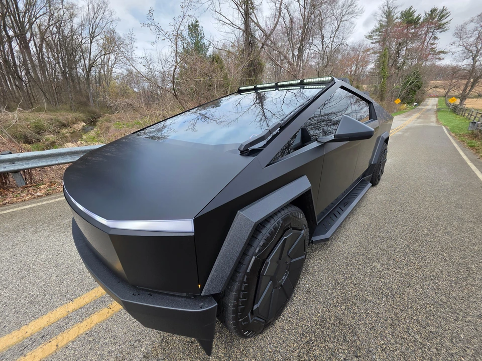 2024 Tesla Cybertruck - Image 11 of 31