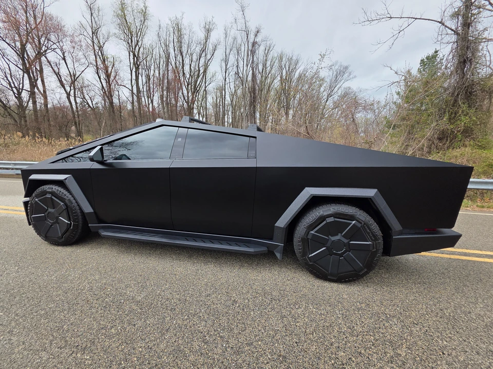 2024 Tesla Cybertruck - Image 17 of 31