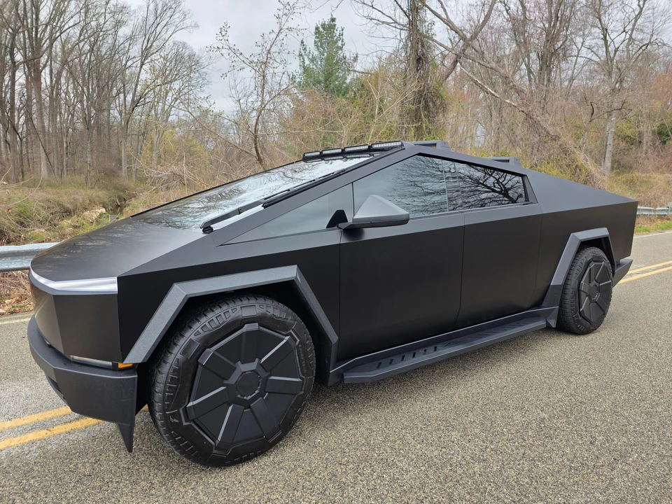 2024 Tesla Cybertruck - Image 14 of 31