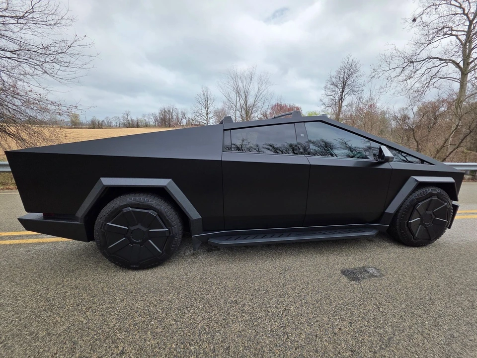 2024 Tesla Cybertruck - Image 10 of 20