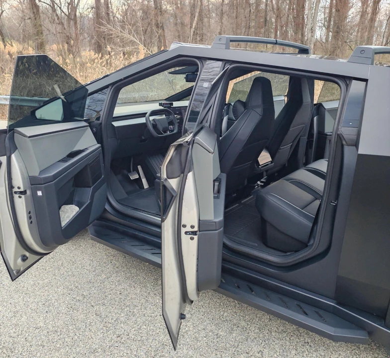 2024 Tesla Cybertruck - Image 15 of 20