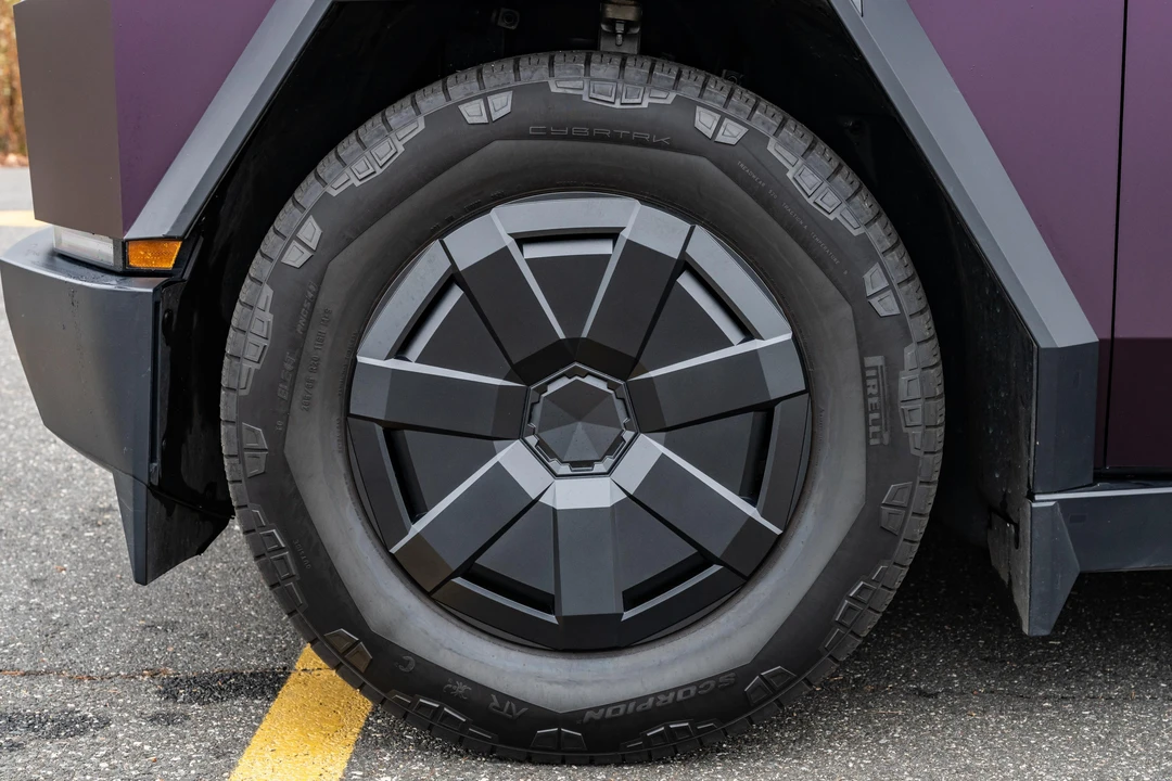 2024 Tesla Cybertruck - Image 16 of 31