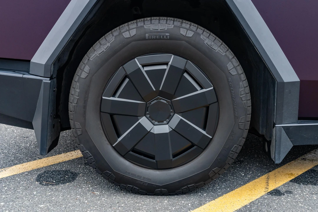 2024 Tesla Cybertruck - Image 18 of 31
