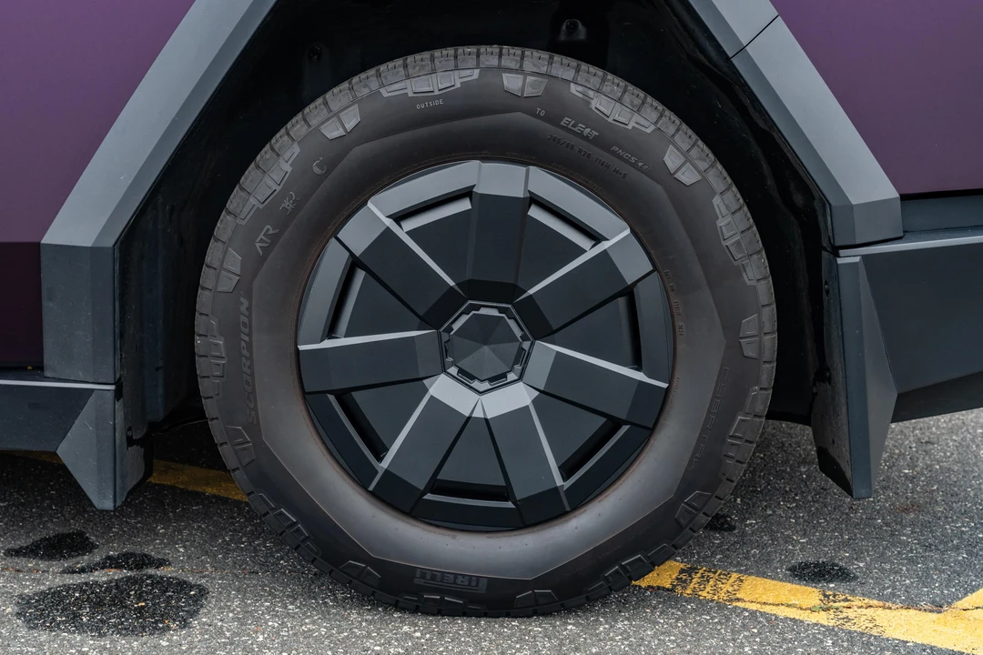 2024 Tesla Cybertruck - Image 17 of 31