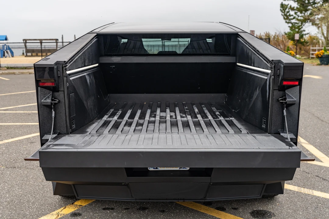 2024 Tesla Cybertruck - Image 13 of 31