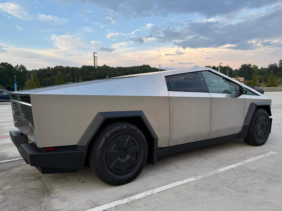 2024 Tesla Cybertruck - Image 19 of 31