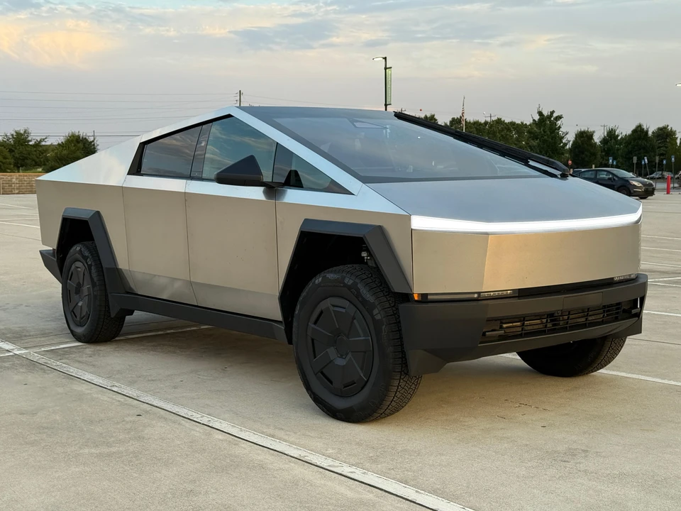 2024 Tesla Cybertruck - Image 25 of 31