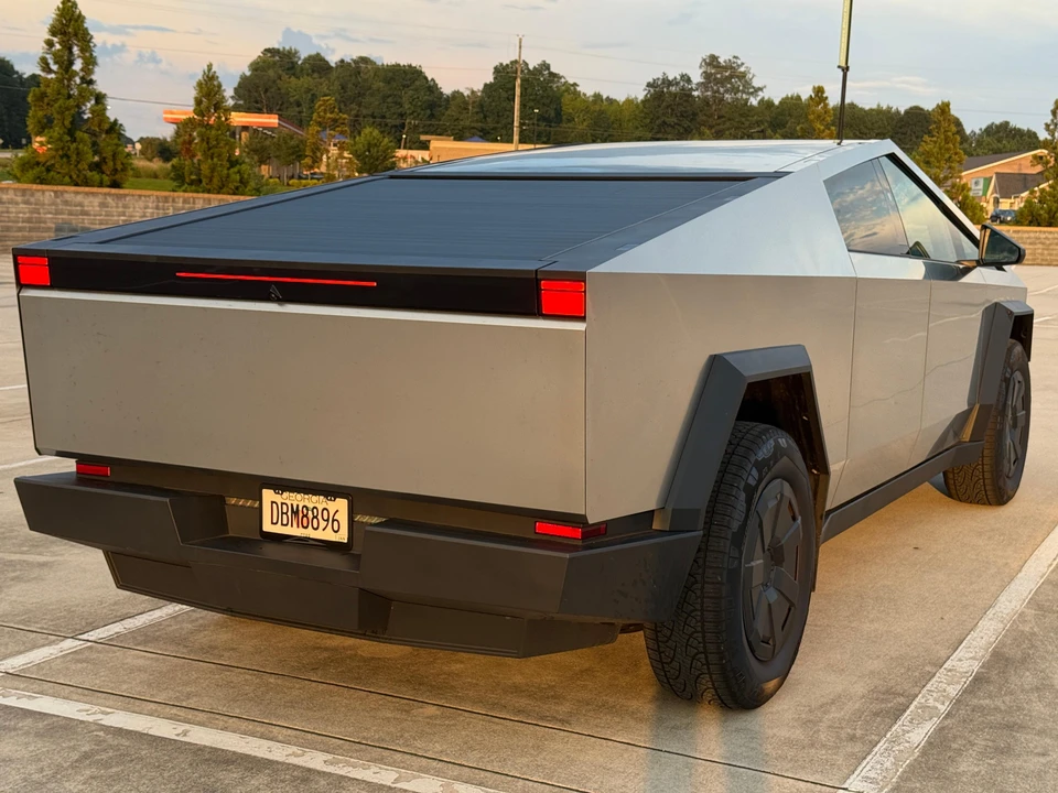 2024 Tesla Cybertruck - Image 18 of 31