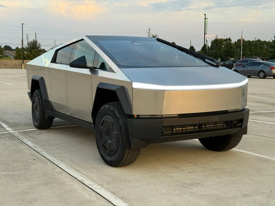 2024 Tesla Cybertruck - Image 27 of 31