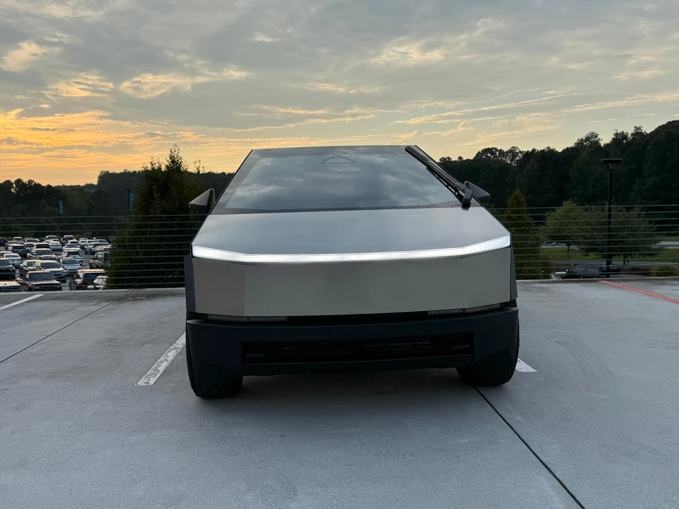 2024 Tesla Cybertruck - Image 8 of 31