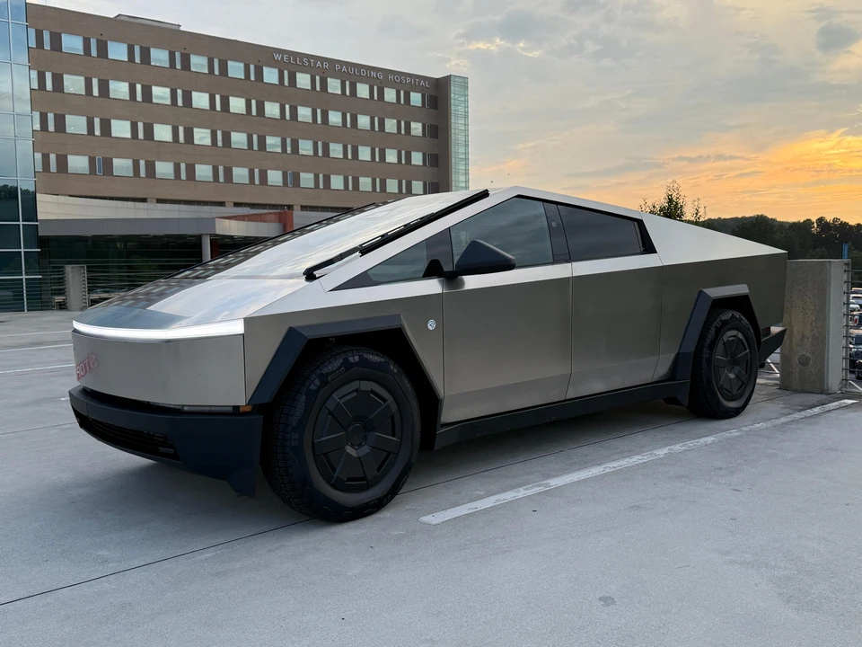 2024 Tesla Cybertruck - Image 13 of 31