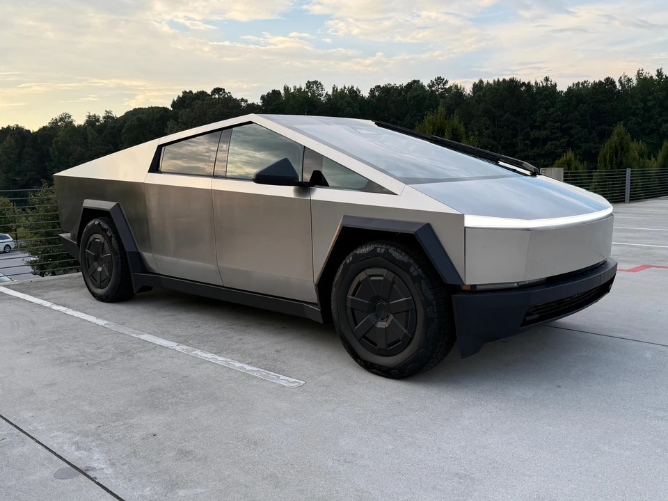 2024 Tesla Cybertruck - Image 24 of 31