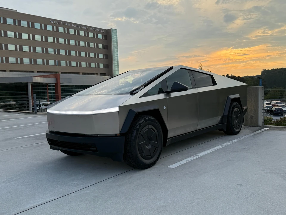 2024 Tesla Cybertruck - Image 11 of 31