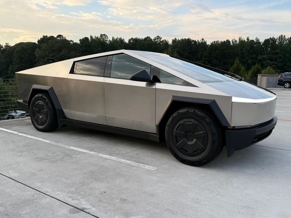 2024 Tesla Cybertruck - Image 22 of 31