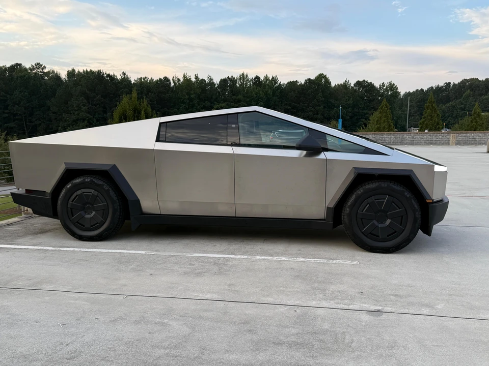 2024 Tesla Cybertruck - Image 20 of 31
