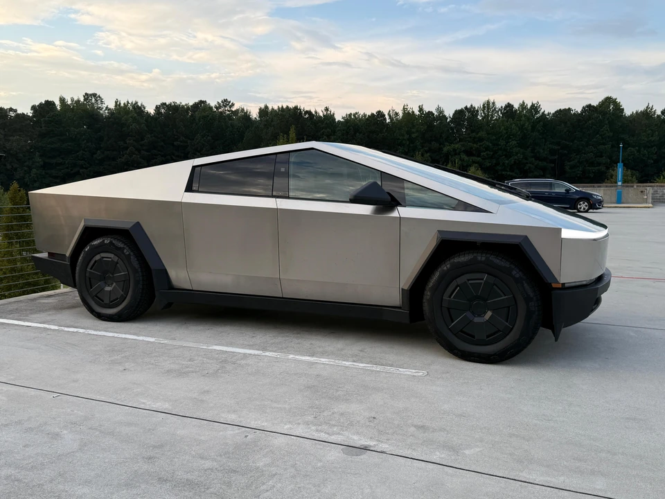 2024 Tesla Cybertruck - Image 21 of 31