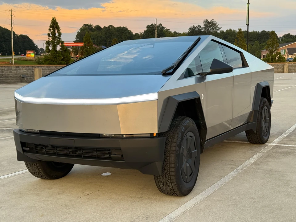 2024 Tesla Cybertruck - Image 10 of 31