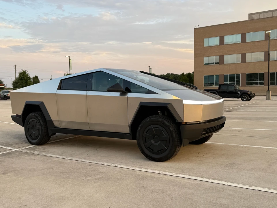 2024 Tesla Cybertruck - Image 23 of 31