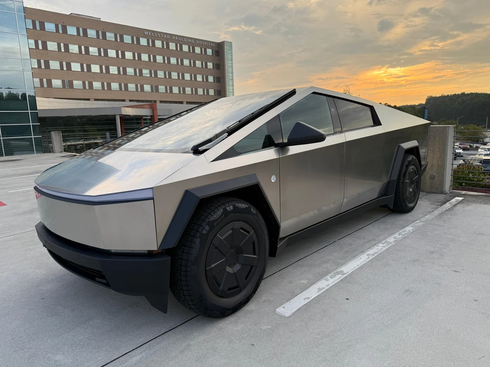 2024 Tesla Cybertruck - Image 12 of 31