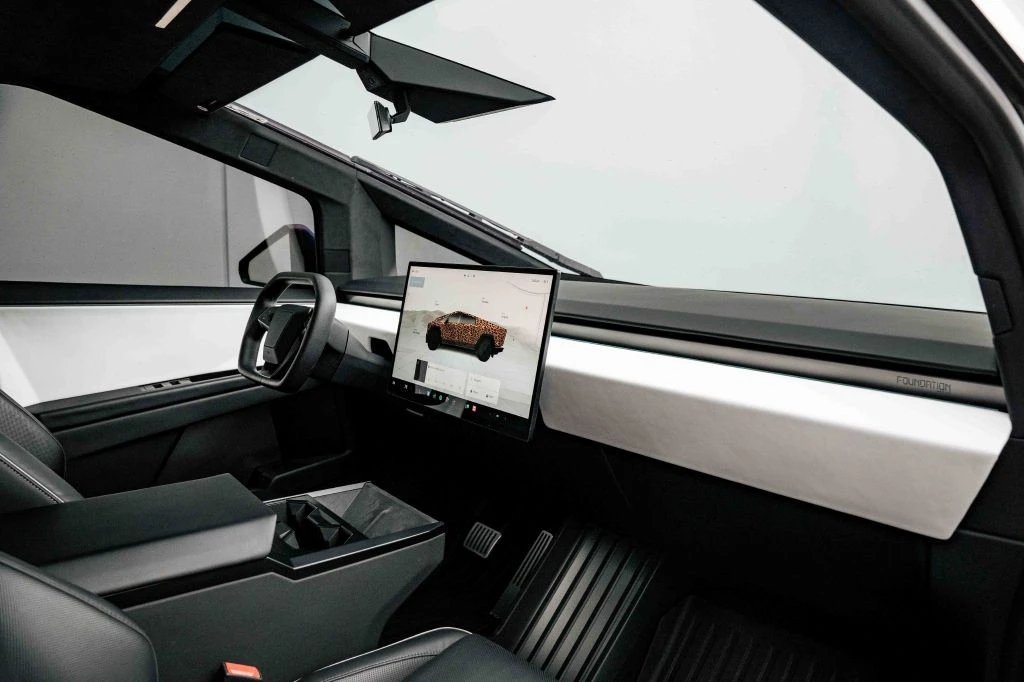 2024 Tesla Cybertruck - Image 17 of 31