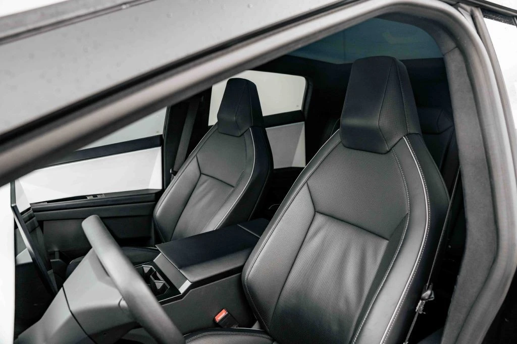 2024 Tesla Cybertruck - Image 10 of 31