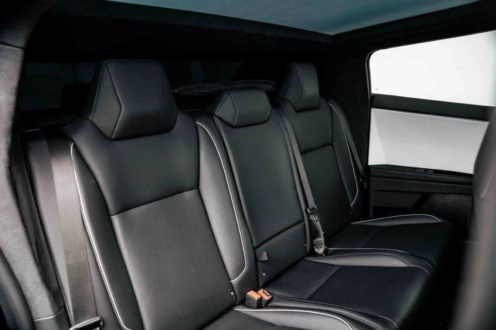 2024 Tesla Cybertruck - Image 24 of 31