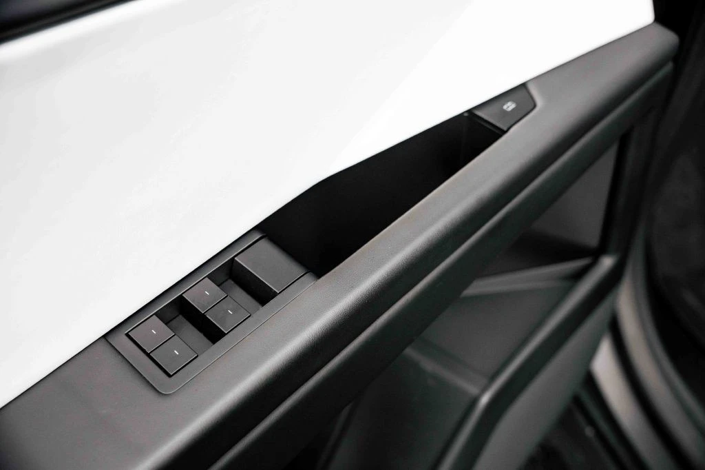 2024 Tesla Cybertruck - Image 14 of 31