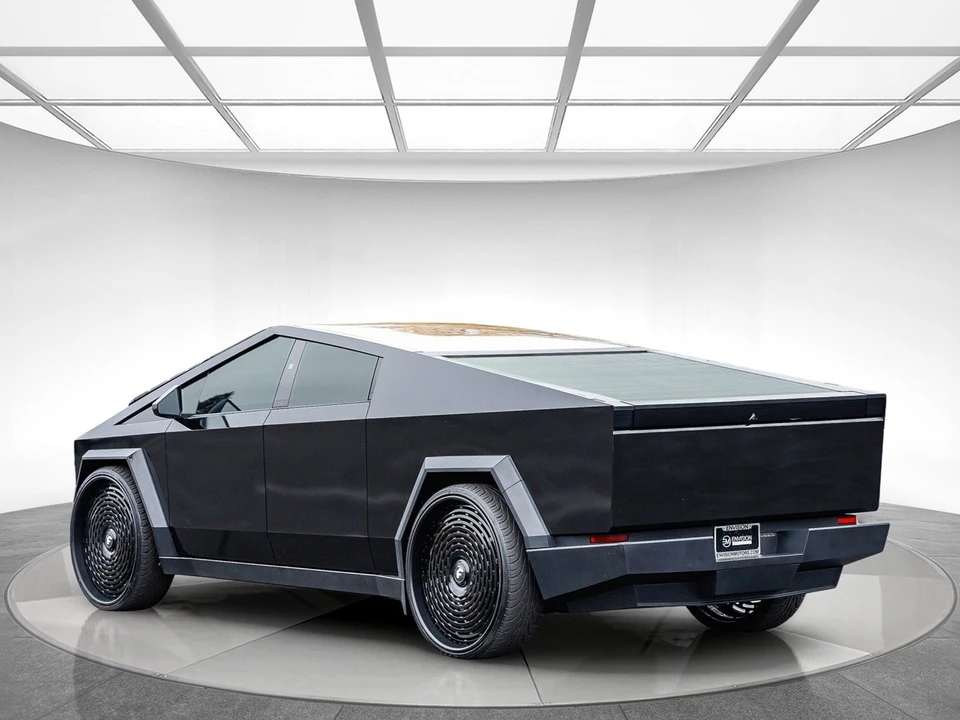 2024 Tesla Cybertruck - Image 2 of 12