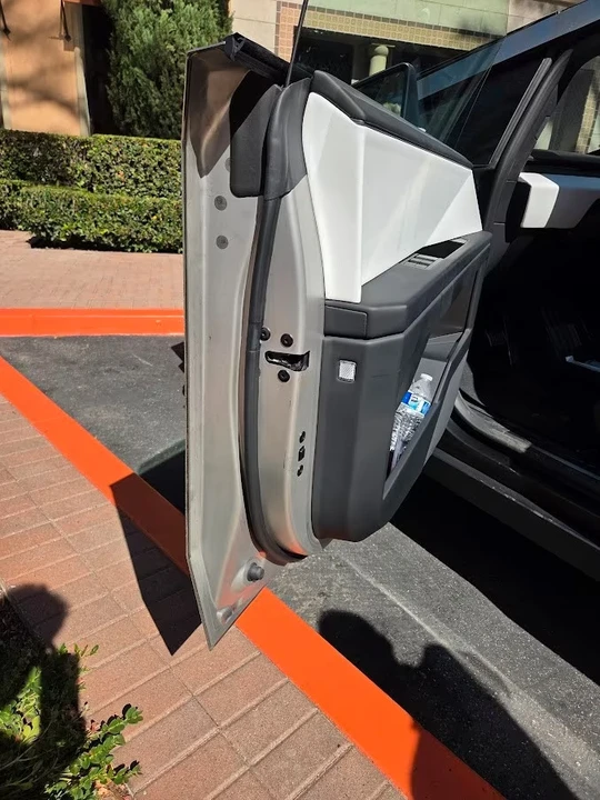 2024 Tesla Cybertruck - Image 18 of 21