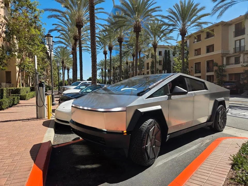 2024 Tesla Cybertruck - Image 9 of 21