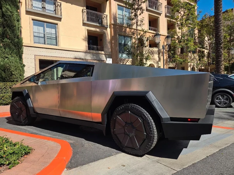 2024 Tesla Cybertruck - Image 17 of 21