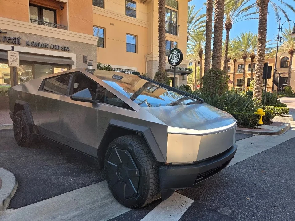 2024 Tesla Cybertruck - Image 13 of 21