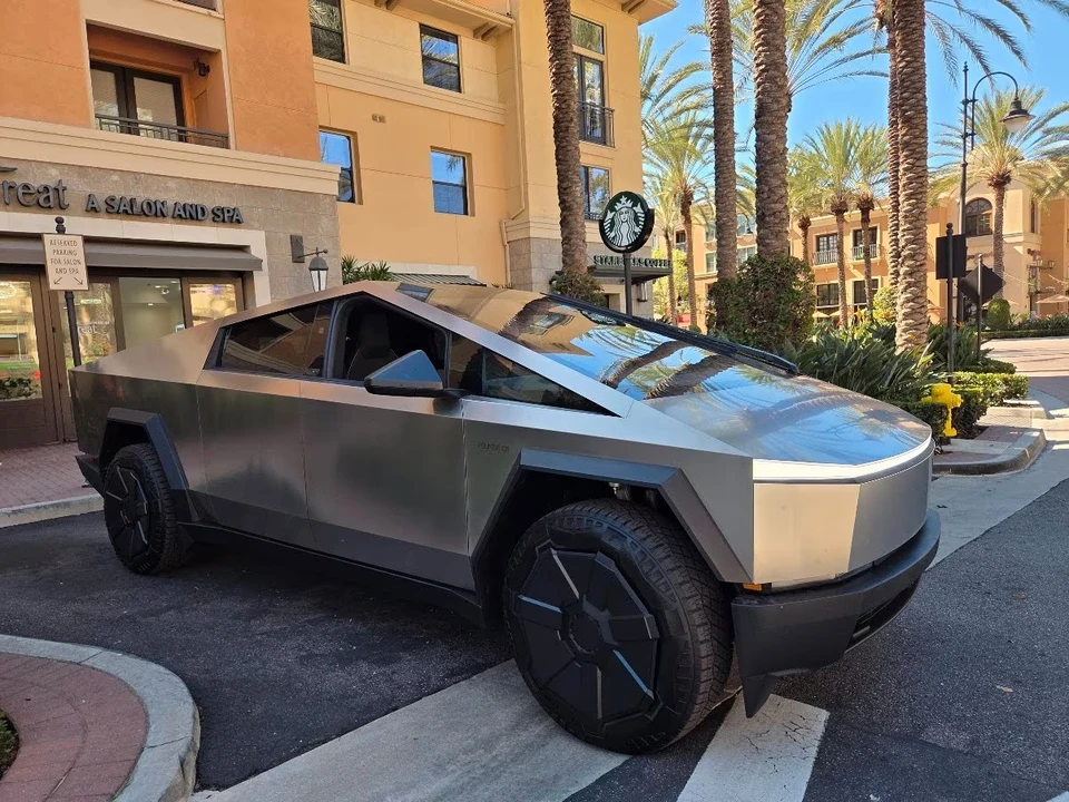 2024 Tesla Cybertruck - Image 7 of 21