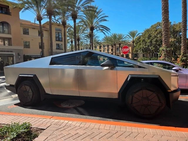 2024 Tesla Cybertruck - Image 5 of 21