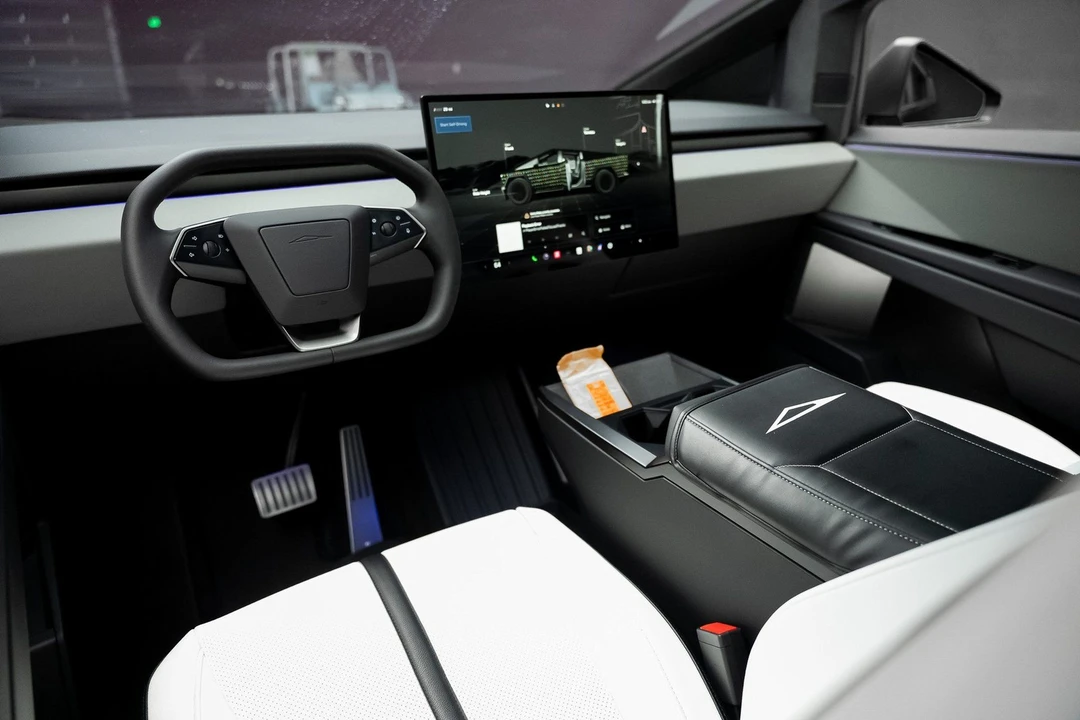 2024 Tesla Cybertruck - Image 2 of 21