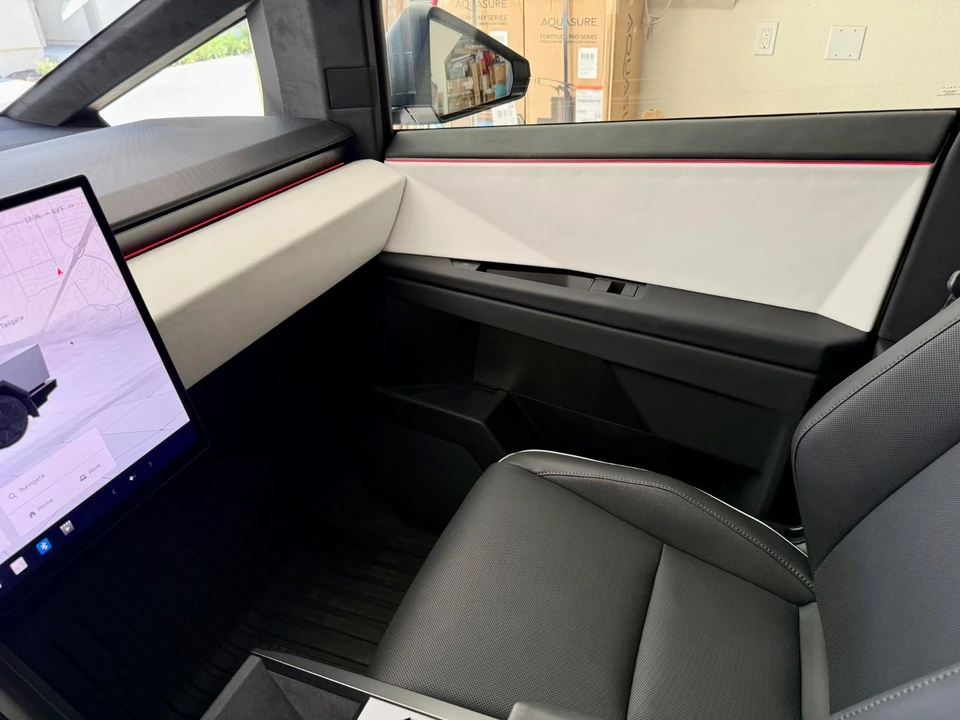 2024 Tesla Cybertruck - Image 14 of 21