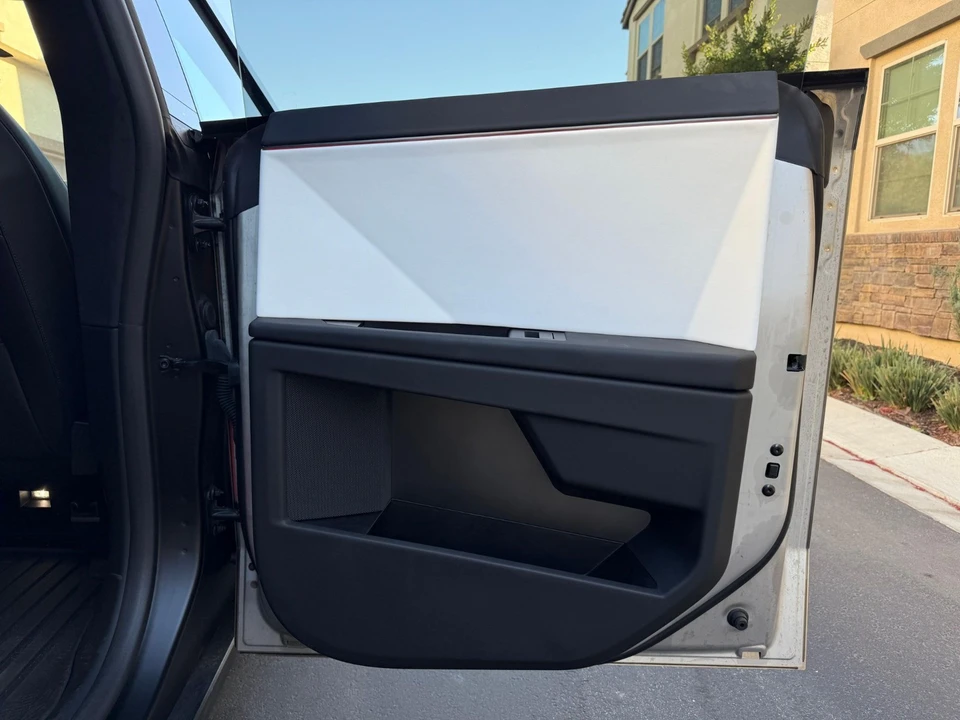 2024 Tesla Cybertruck - Image 13 of 20