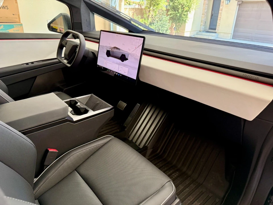 2024 Tesla Cybertruck - Image 12 of 20